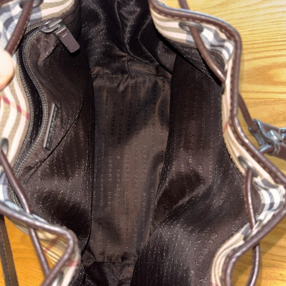 Burberry plaid bucket bag in excellent condition - Picture 8 of 15
